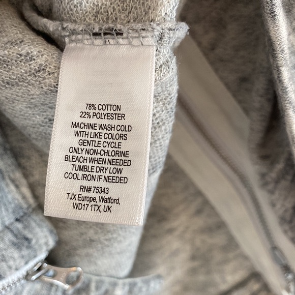 Classy yet sexy sweater w/ zipper sides - Picture 7 of 8